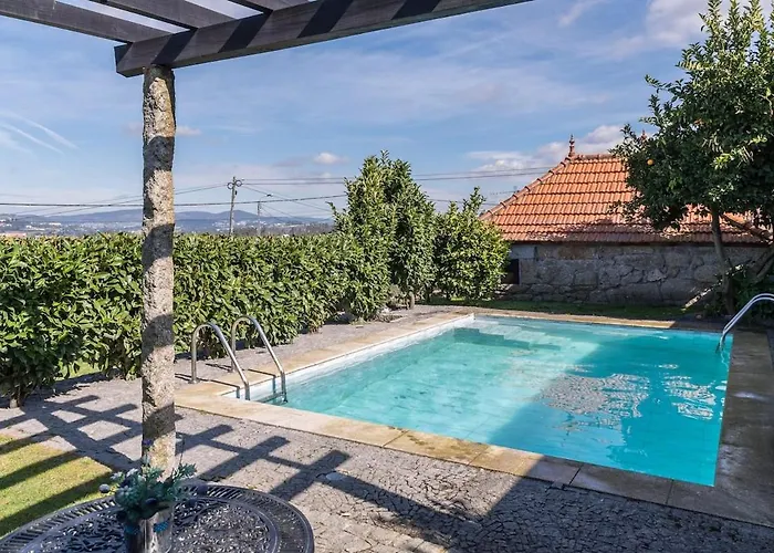 Pequena Casa Rustica Com Piscina