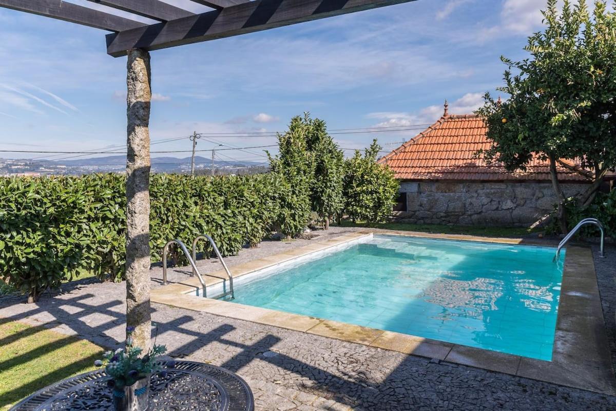 Pequena Casa Rustica Com Piscina *