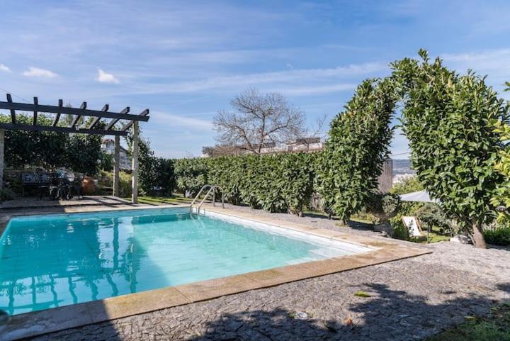 Pequena Casa Rustica Com Piscina Penafiel